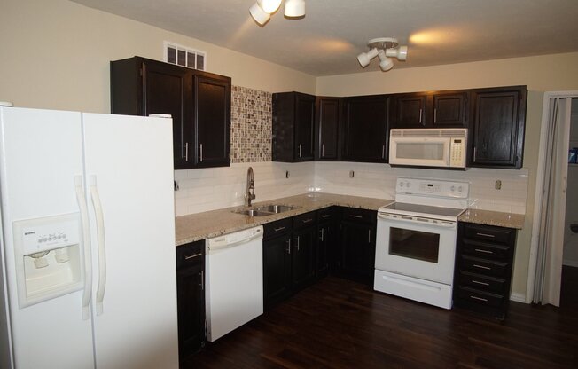521 ENGLISH OAK DR