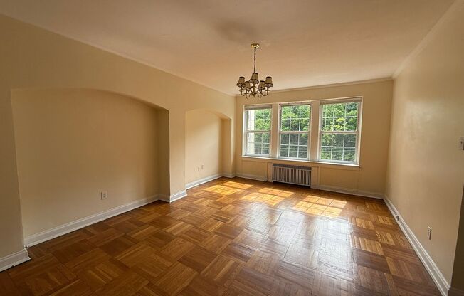 Studio, 1 bath, 413 sqft, $1,325, Unit Royal York 508