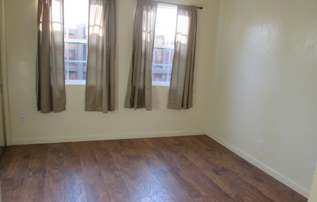 1834-36 Chalcedony St.