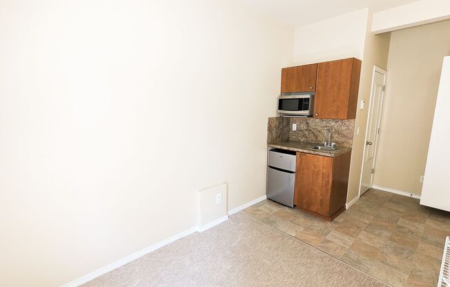 Studio, 1 bath, 137 sqft, $1,055, Unit 1B