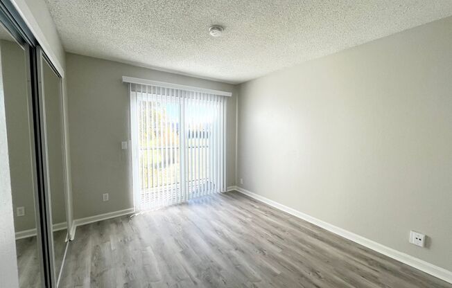 2 beds, 1 bath, $1,695, Unit 04