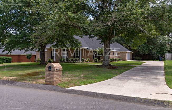 Beautiful 3 Bedroom/3 Bathroom Home in Semmes!