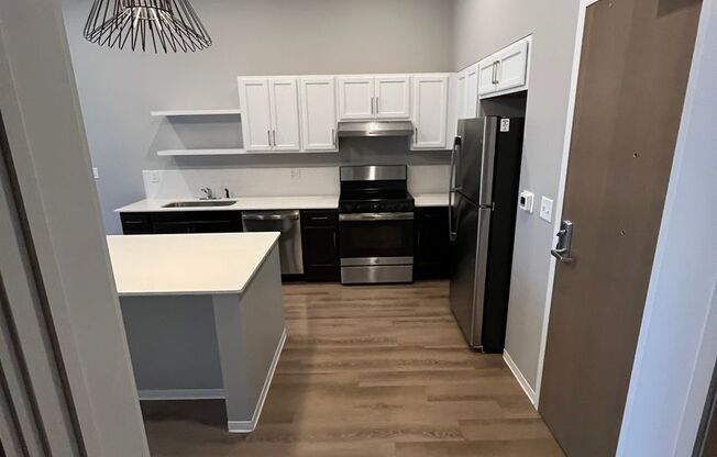 1 bed, 1 bath, 665 sqft, $1,325, Unit 1323