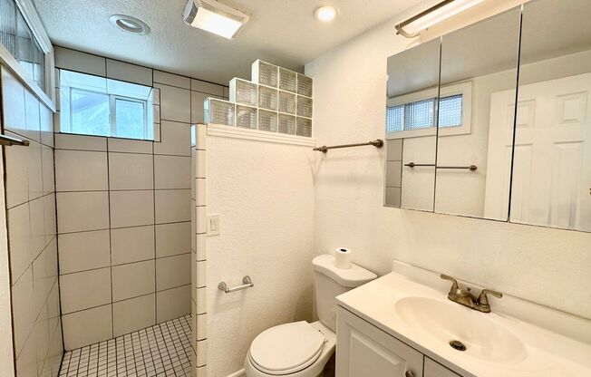 Studio, 1 bath, $1,595, Unit A