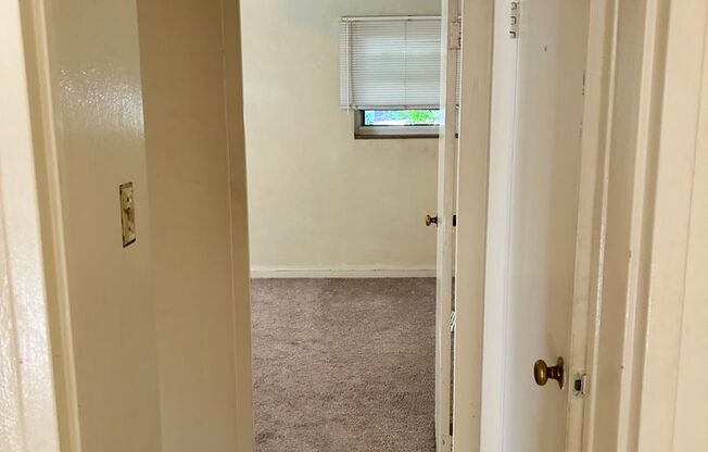 Bright large 1 bedroom in Shadyside