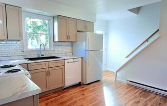 2 beds, 1 bath, $1,275