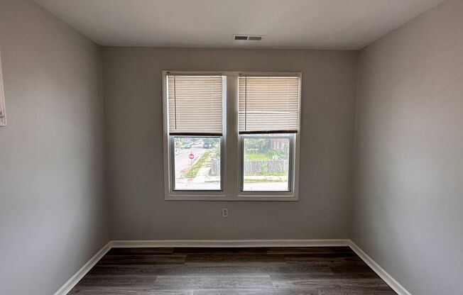 2 beds, 1 bath, 1,000 sqft, $995, Unit 1739 Central Ave - Unit 2F