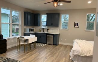 Studio, 1 bath, 571 sqft, $3,000, Unit Fully Furnished Studio