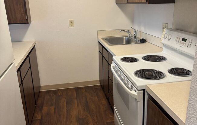 2 beds, 1 bath, 725 sqft, $1,095, Unit 1150-201