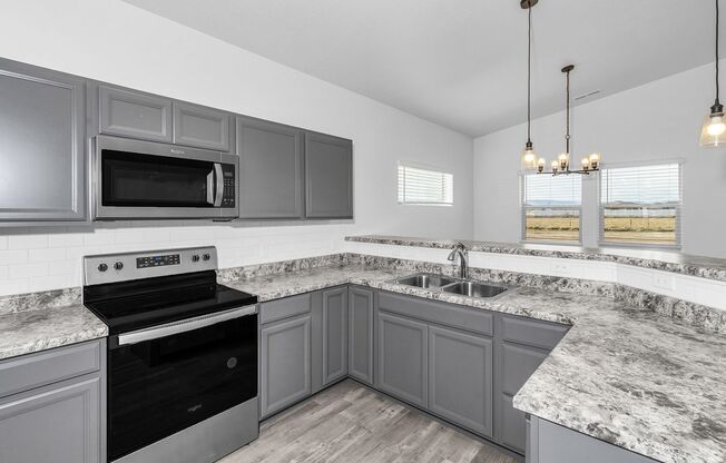 Beautiful Brand-New 3 Bedroom Home Near the Colorado River & Trail System