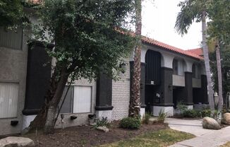 Rock Glen Villa...Gorgeous Newly Remodeled Apartments In Glendale Neighborhood!