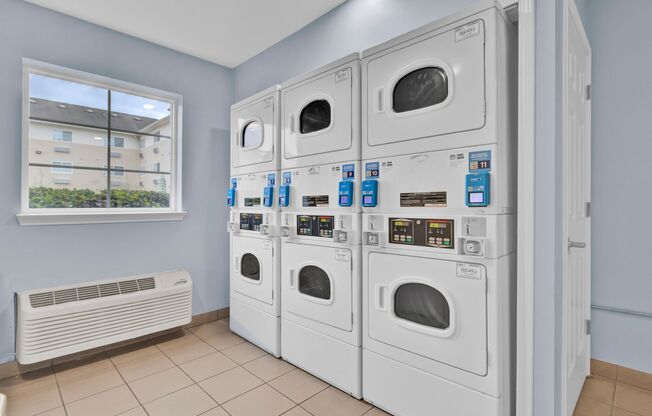 Studio, 1 bath, 329 sqft, $1,000, Unit 345