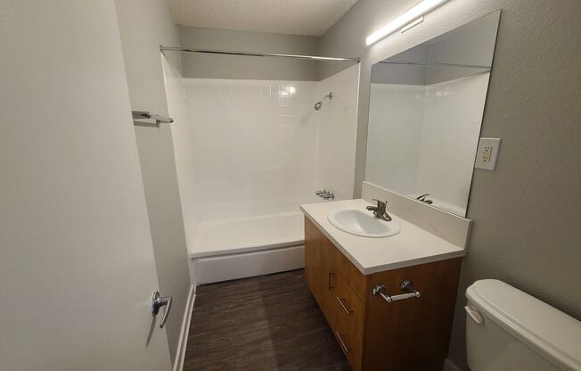 2 beds, 1 bath, 950 sqft, $3,045, Unit 1730-19