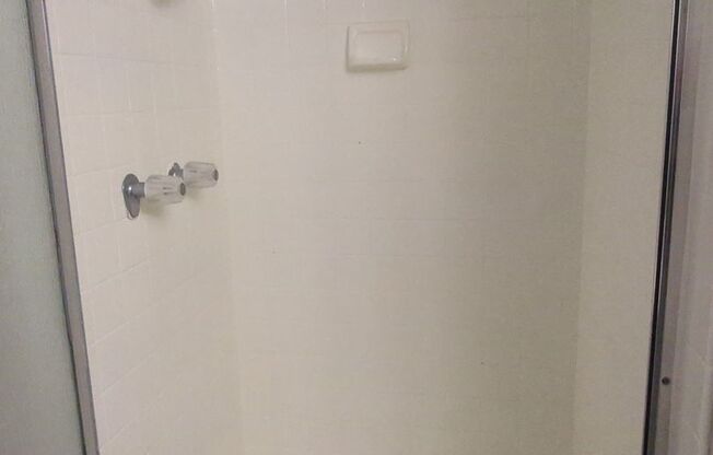 2 beds, 2 baths, 1,085 sqft, $1,506, Unit CA 1330-201