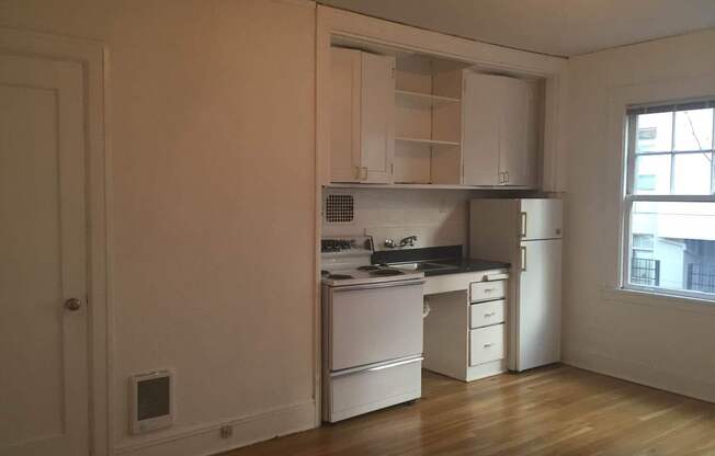 Studio, 1 bath, 395 sqft, $1,115, Unit 08