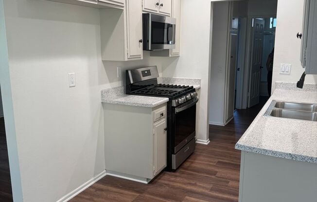 1 bed, 1 bath, 770 sqft, $1,895, Unit 16