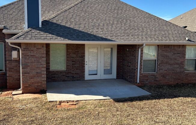 4 beds, 2 baths, $1,945