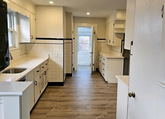 3 beds, 1 bath, 1,400 sqft, $3,250, Unit 2