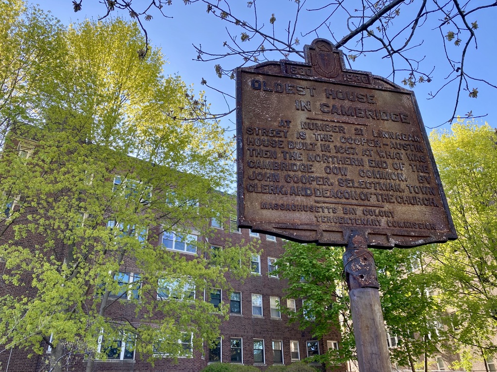 Sign for Oldest House in Cambridge on Linnaean St