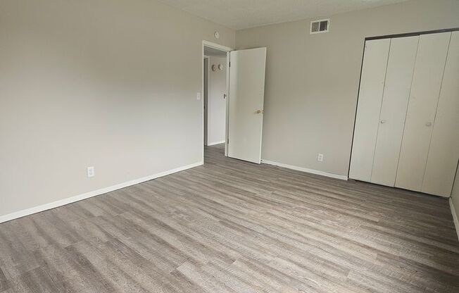 2 beds, 1 bath, $850, Unit 2330 Apt 205