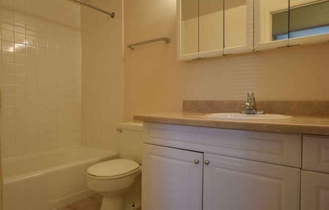 2 beds, 1 bath, 874 sqft, $1,445, Unit L-13