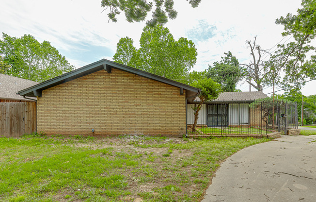 1700 N ALEXANDER LN