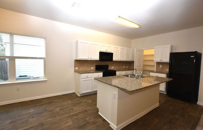 Charming 3-Bedroom Lease in the Heart of Kyle!