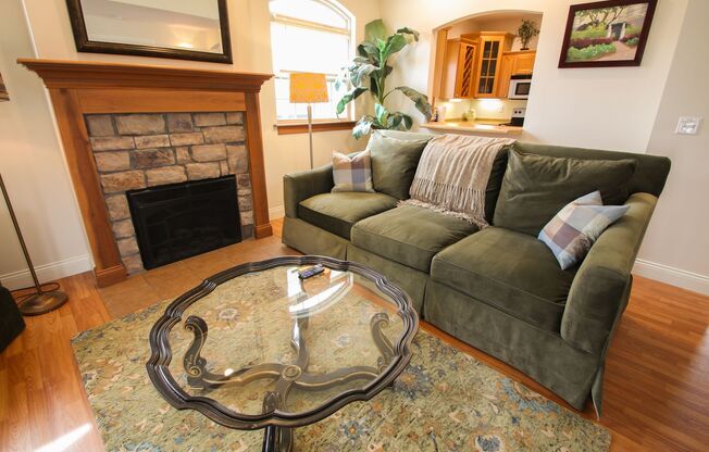 3 beds, 3 baths, 2,000 sqft, $2,850