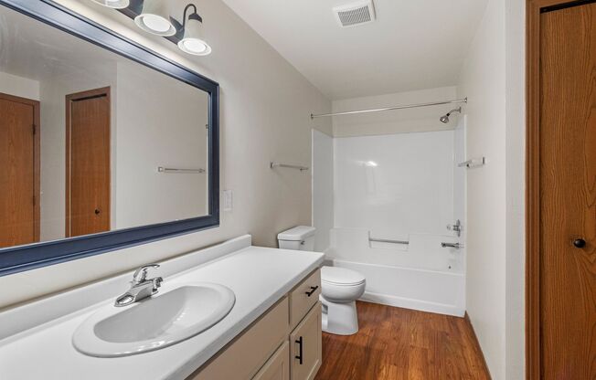 1 bed, 1 bath, 950 sqft, $1,129.99, Unit 1140-04