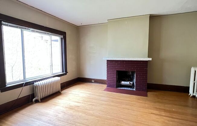 4 beds, 1 bath, $1,775, Unit 1732 E 5th Street