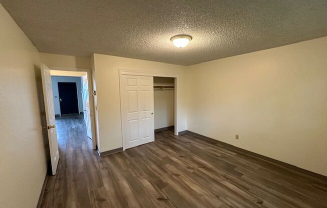 2 beds, 1 bath, 700 sqft, $1,475, Unit 8