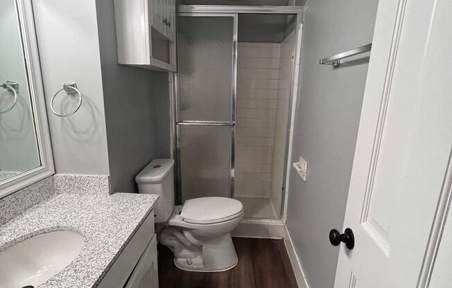 2 beds, 2 baths, 925 sqft, $1,300, Unit 203