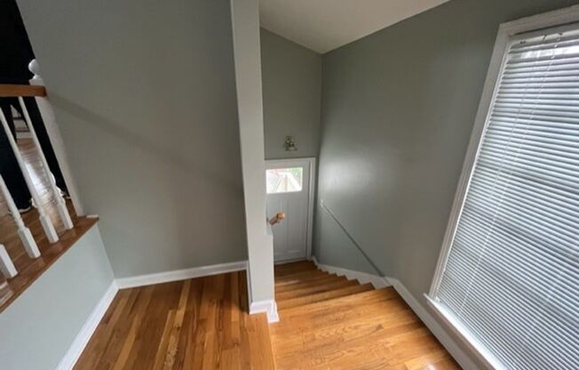 883 Monroe Drive NE