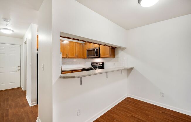 2 beds, 2 baths, 830 sqft, $2,295