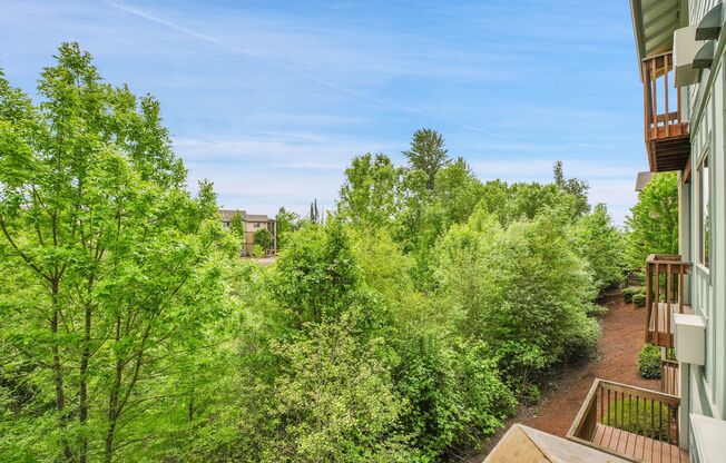 The Best of Both Worlds: Nature at your Doorstep, City at your Fingertips!