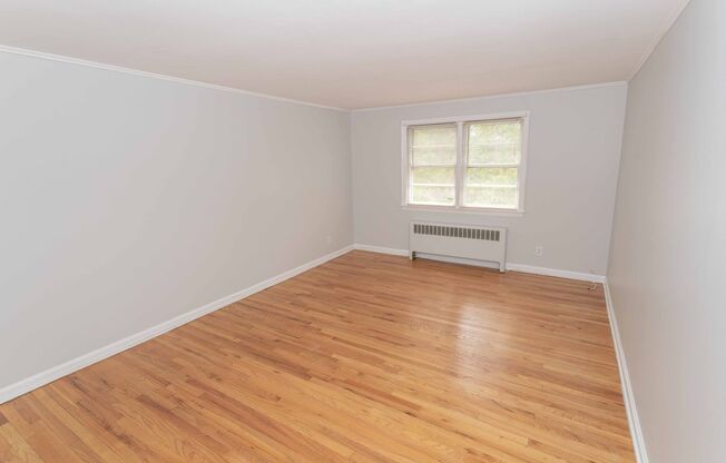 2 beds, 1 bath, $1,895, Unit V-18-3