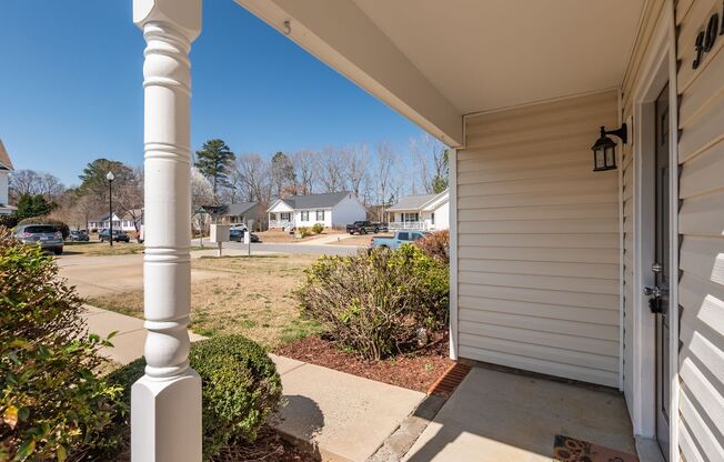Stunning and Spacious! 3Bed/2.5Bath Townhome in Clayton NC!