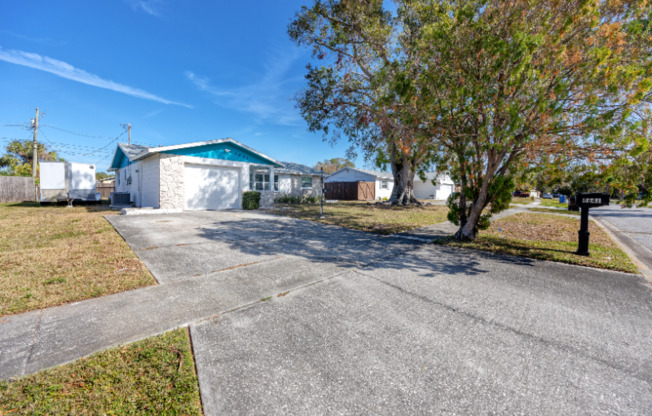 8641 LANTANA DR