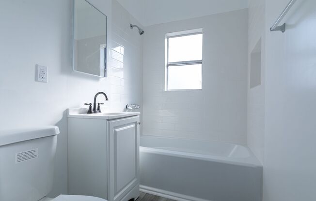 1 bed, 1 bath, 700 sqft, $1,695, Unit 201