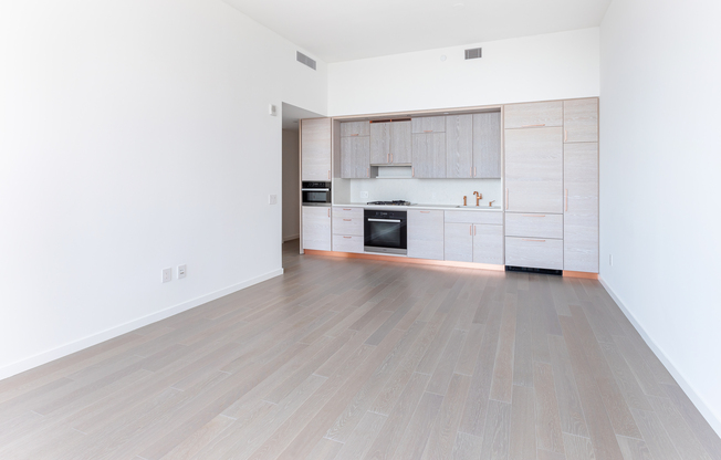 1 bed, 1 bath, 740 sqft, $5,495, Unit PHG