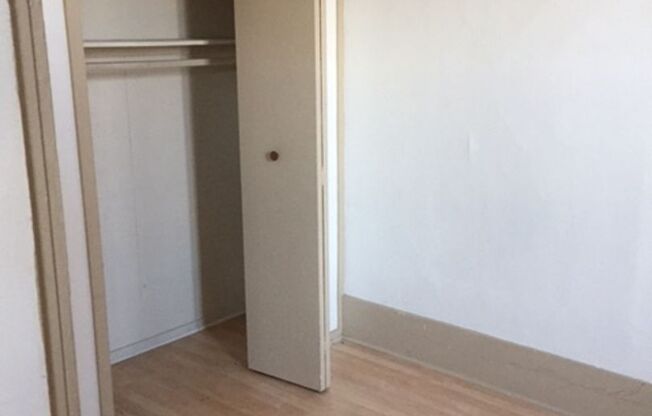 3 beds, 1 bath, $800