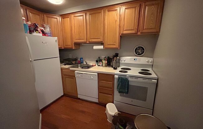 2 beds, 1 bath, 693 sqft, $2,480, Unit 14