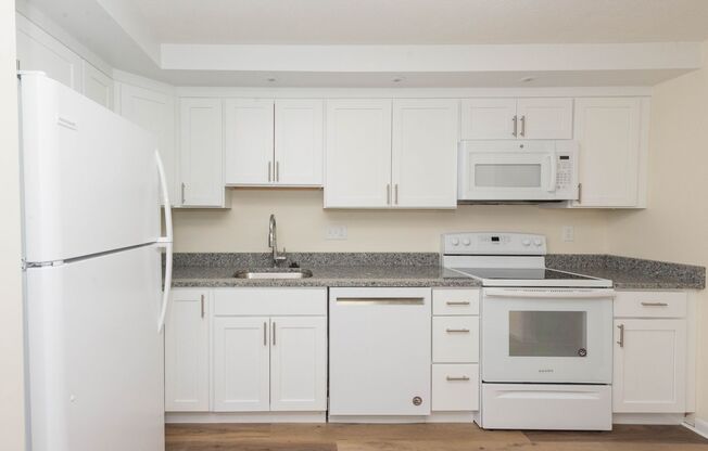 1 bed, 1 bath, 755 sqft, $1,695, Unit 1M