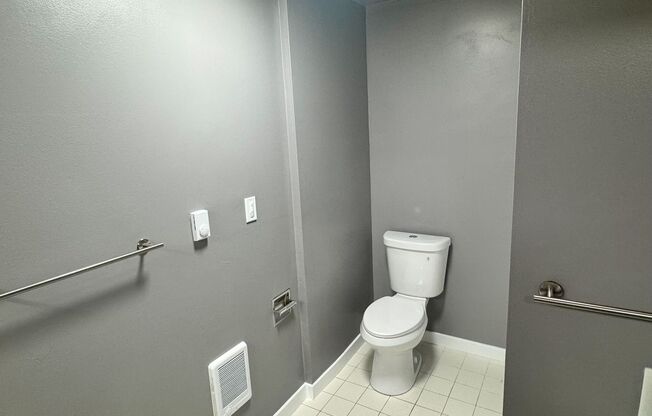 2 beds, 1 bath, 765 sqft, $1,925, Unit Unit 06