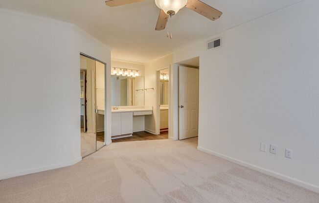 2 beds, 1 bath, 900 sqft, $1,100, Unit 1219