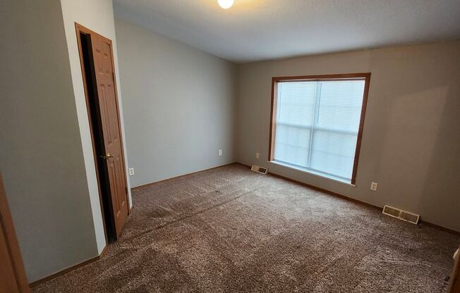 2 beds, 1 bath, $750