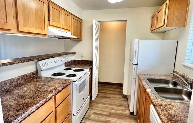 2 beds, 2 baths, 906 sqft, $1,600, Unit DD-242