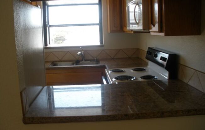 Normal heights Condo 2BR 1.5BA 1 Car Garage