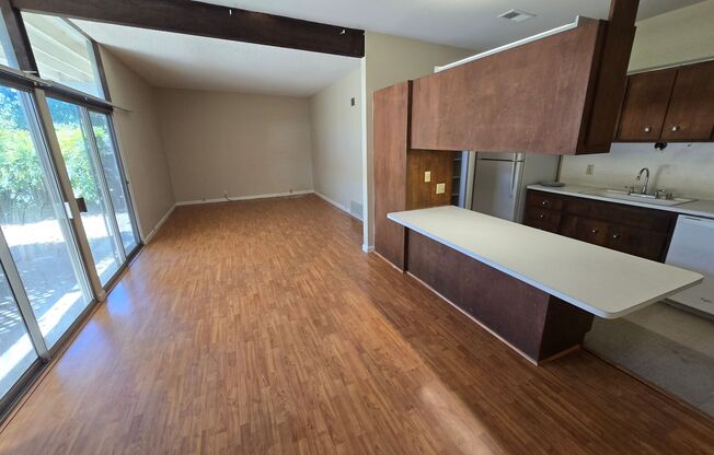 2 beds, 1 bath, $2,300