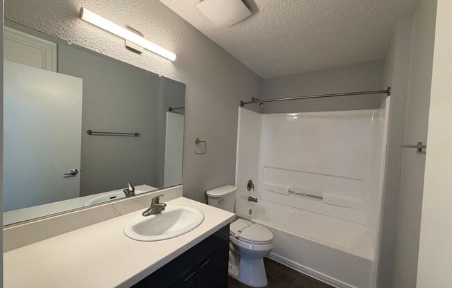 2 beds, 1 bath, 790 sqft, $2,485, Unit H208